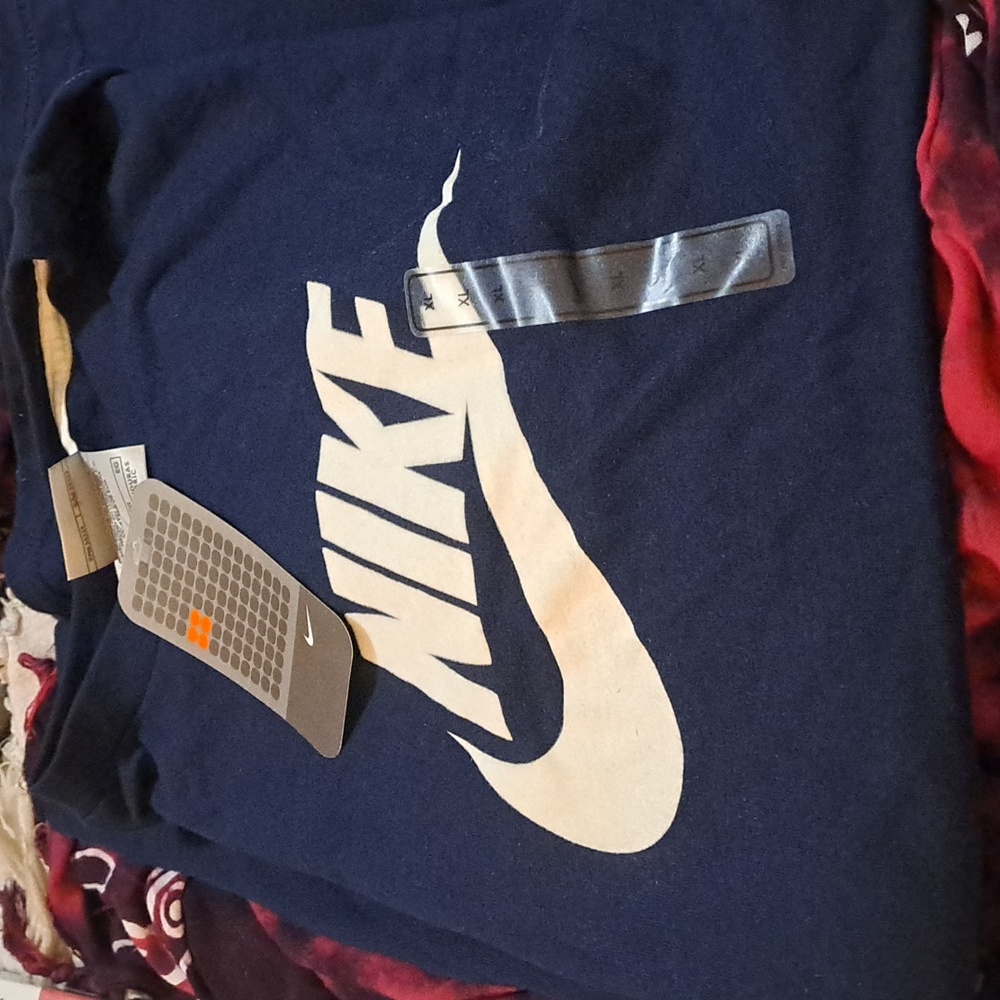NIKE TEE NWT SIZE EXTRA LARGE - Picture 1 of 1